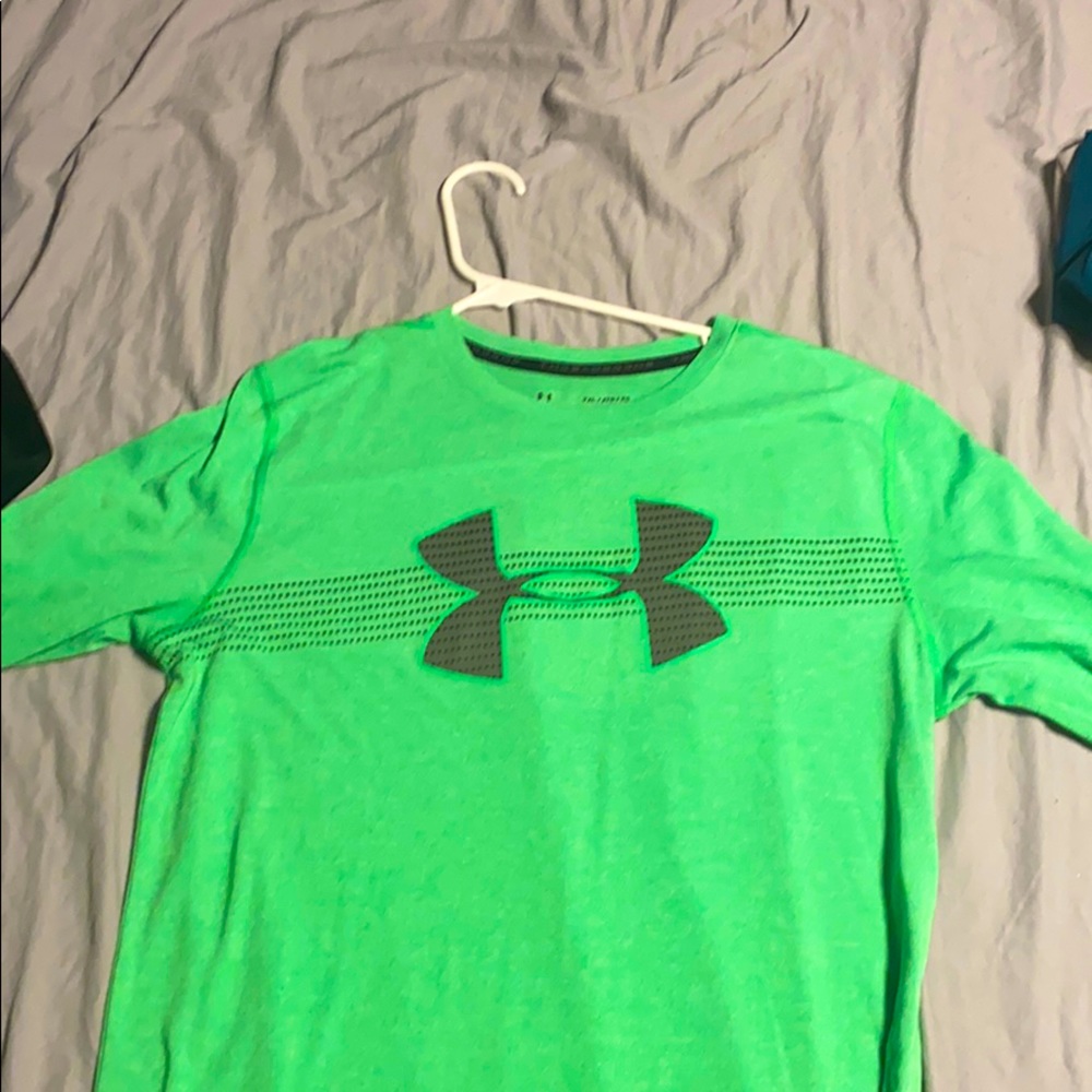 Boys under armor barley worn shirt!
